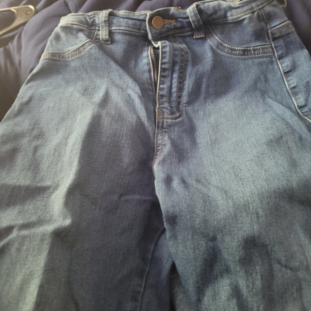 Light wash skinny jeans